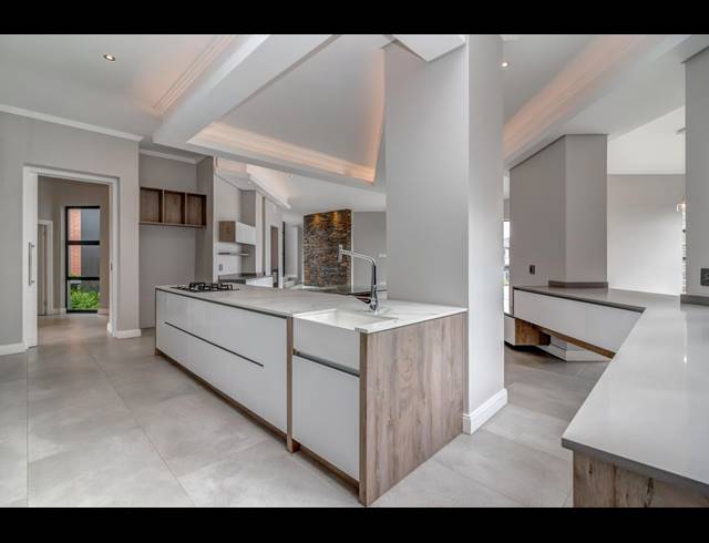 5 BEDROOM HOUSE FOR SALE IN STEYN CITY